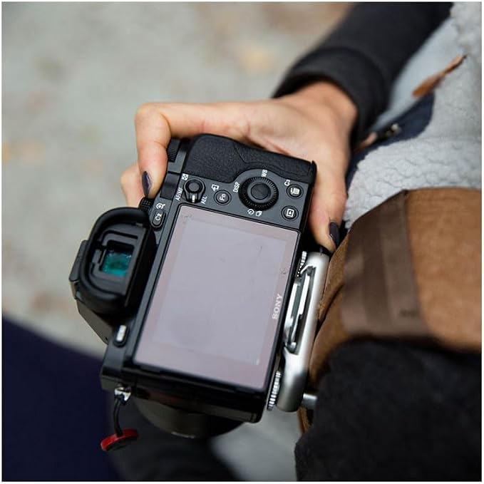 Peak Design Capture Camera Clip V3, Silver with Plate, Holds DSLR, Compact and Point and Shoot Bodies, Secure, Stable and Accessible, Attaches to Straps and Belts, Quick Release, 200 lb Capacity - Image 2