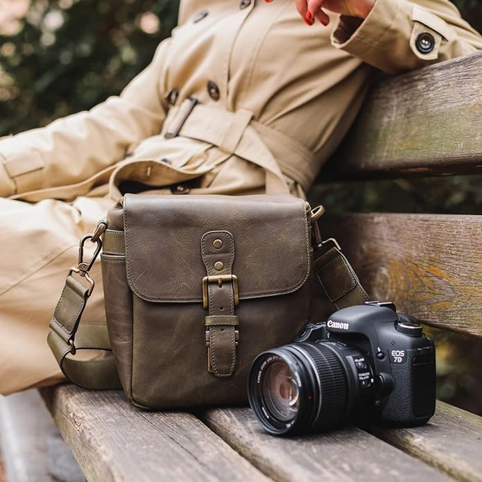 MegaGear Genuine Leather Camera Messenger Bag Mirrorless Portable electronic device cover - Image 3