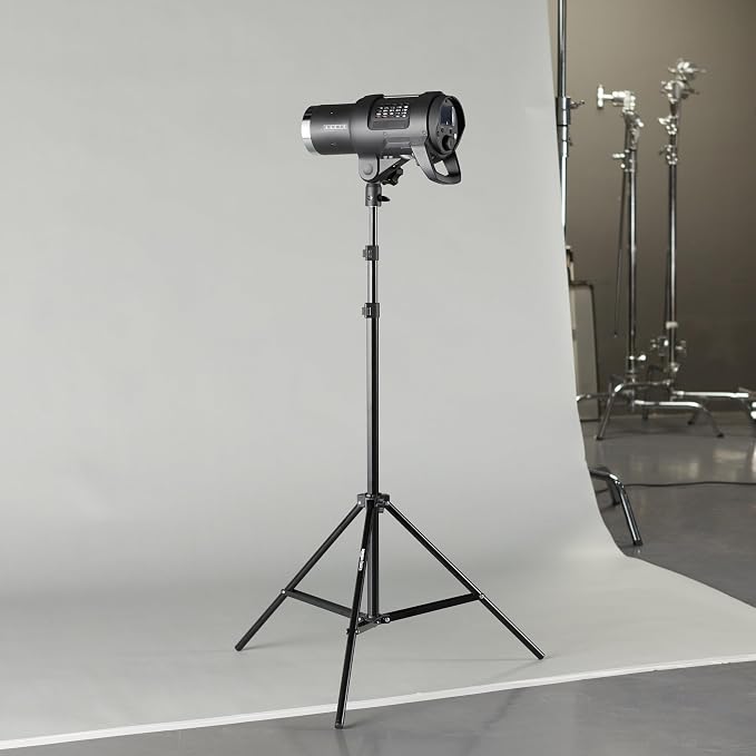 Amazon Basics Portable Aluminum Photography Light Stand Tripod with Case, 2.8-6.7 feet, Black - Image 7