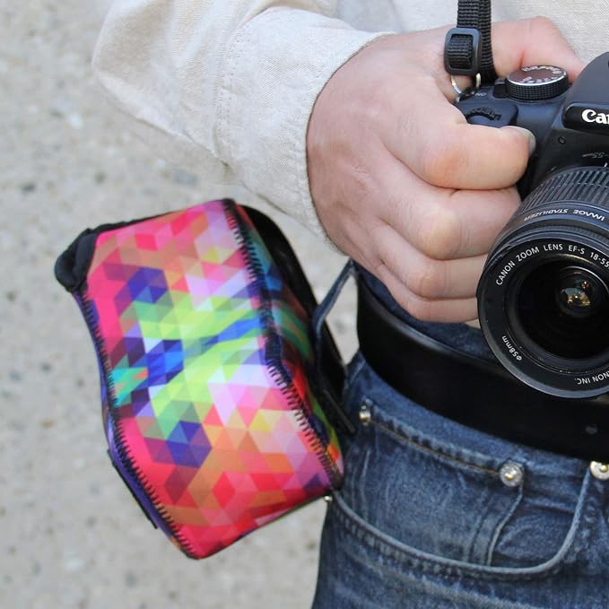 USA Gear Camera Sleeve (Medium) for Compact SLRs Compatible with Canon EOS R100 Nikon Z30 Sony ZV-E10, and more - Padded Neoprene DSLR Case with Zipper Accessory Pocket & Belt Loop (Geometric) - Image 5