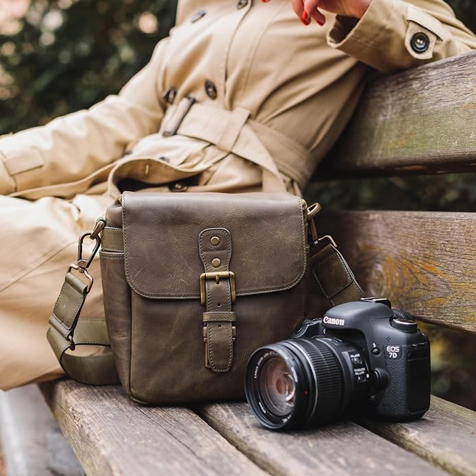 MegaGear Genuine Leather Camera Messenger Bag Mirrorless Portable electronic device cover - Image 2